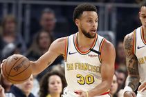 Lebron James Welcomes Back Stephen Curry Nba Missed You