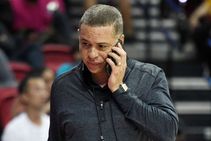 New York Knicks Keep Gm Scott Perry With One Year Deal