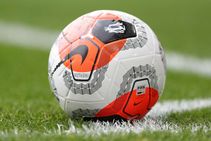 Coronavirus Players Put Into A Corner Pfa Chief Gordon Taylor Criticises Uk Government