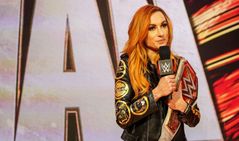 Wwe Raw Womens Champ Becky Lynch Announces Pregnancy Vacates Title