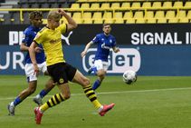 Borussia Dortmund 4 0 Schalke Haaland Picks Up Where He Left Of On Bundesliga Return