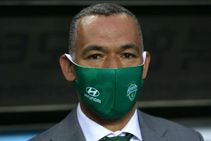 K League Ten Man Jeonbuk Suffer First Defeat But Stay Top