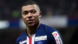 Psg Star Mbappe Hailed By Former Man Utd Star Saha As Football Mvp