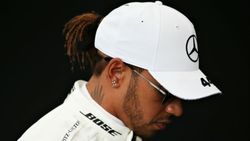 I Know Who You Are Lewis Hamilton Blasts F1 S Silence Over Floyd