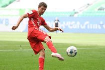 Wolfsburg 0 4 Bayern Munich Muller Makes History As Champions Celebrate 100 Goal Title Triumph