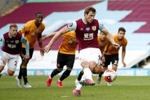 Burnley 1 1 Wolves Last Gasp Wood Penalty Dents Nuno S Champions League Hopes