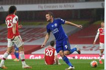 Jamie Vardy Scores Late Equaliser Leicester City Draw Arsenal