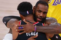 Carmelo Anthony Praying Blazers Stay Lebron James Praise