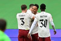 Arsenal 1 1 Liverpool Arsenal Win 5 4 On Pens Aubameyang Spot Kick Seals Community Shield Triumph