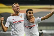Unlikely Hero De Jong Highlights Solskjaers Trust Issues As Bono Gives Sevilla The Edge
