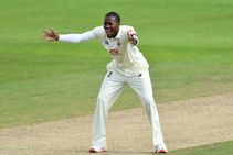 England Vs Pakistan No One S Robots Archer Defender Down On Pace Efforts