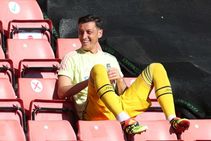 Mesut Ozil Wants Arsenal Stay Despite Transfer Rumours Premier League