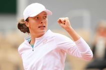 French Open 2020 Iga Swiatek Storms Into Maiden Grand Slam Final