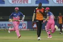 Ipl 2020 Srh Vs Rr Jason Holder Makes His Debut For Sunrisers Hyderabad Impresses With His Bowling