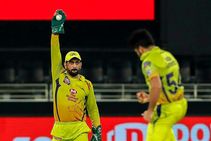 Ipl 2020 Ravindra Jadeja Ms Dhoni Ambati Rayudu Take Spectacular Catches To Arrest Kxip Run Flow