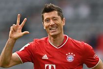 Bayern Munich Eintracht Frankfurt Report Lewandowski Hat Trick And Leroy Sane Goal