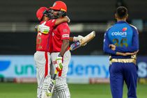 Ipl 2020 Chris Gayle Offers Solace To Dejected Kings Xi Punjab Players After Team Finishes Sixth