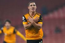 Arsenal 1 2 Wolves Nuno Gunners Misery Raul Jimenez Head Injury