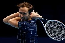 Atp Finals Daniil Medvedev Motors Through Before Rafael Nadal Semi