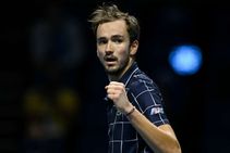 Atp Finals Medvedev Roars Back To Beat Thiem In Thriller