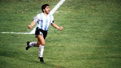 Diego Maradona Dies Crespo S Pain Bochini Wants Airport Named After Argentina Legend