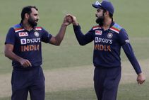 India Vs Australia 1st Odi Michael Vaughan Questions Defensive Indian Body Language