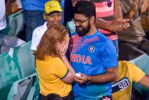 India Vs Australia 2nd Odi Magical Moment In The Stands As Indian Fan Proposes To Australian Fan