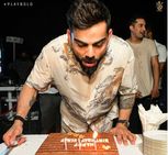 Virat Kohli Turns 32 Chris Gayle Ab De Villiers Special Wish For Royal Challengers Bangalore Captain
