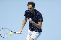 Atp Finals Medvedev Sails Through Djokovic Test And Into Last Four