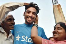 India Pacer Mohammed Siraj S Father Passes Away In Hyderabad Cricketer Receives Tragic News Sydney