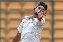 After Losing His Father Siraj Opts To Stay Back With The Indian Team After Bcci Gave Him The Option