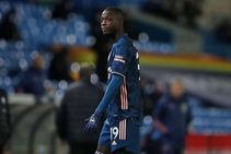 Premier League Leeds United 0 0 Arsenal Gunners Hold Toothless Whites Despite Pepe Red Card