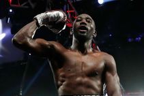 Terence Crawford Retains Wbo Welterweight Title Fourth Round Knockout Kell Brook
