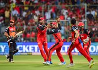 Ipl 2020 Virender Sehwag Differs With Gautam Gambhir On Virat Kohli Should Give Up Rcb Captaincy