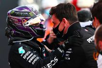 Toto Wolff Expects Lewis Hamilton Mercedes Stay