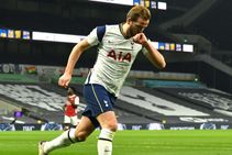 Premier League Tottenham 2 0 Arsenal Kane And Son Seal North London Bragging Rights To Send Spurs