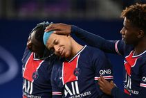 Ligue 1 Report Paris Saint Germain Lorient Kylian Mbappe Moise Kean Punish 10 Men