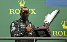 Seven Time F1 Champion Lewis Hamilton Wins Bbc Top Sports Prize