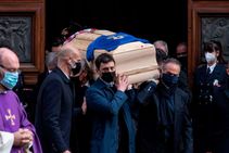 Thousands Pay Their Respects As Paolo Rossi S Funeral Is Held In Vicenza
