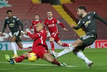 Liverpool 0 0 Manchester United Stalemate Keeps Red Devils Top Of Premier League