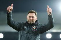 Saints Boss Hasenhuttl Cleared To End Self Isolation After Extensive Covid 19 Testing