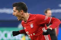 Schalke 0 4 Bayern Munich Lewandowski Makes More History As Champions Go Seven Points Clear