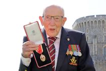 Captain Tom Moore Dies Harry Kane Remembers Inspirational Man