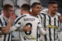 Cristiano Ronaldo Double Juventus Beat Crotone 3 0 Serie A