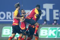 Isl 2020 21 Hyderabad Fc 1 1 Sc East Bengal Fc Late Santana Show Puts Sc East Bengal On The Brink