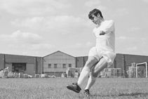 Peter Lorimer Dies Leeds United In Mourning Tributes