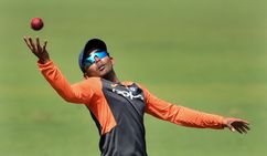 Vijay Hazare Trophy Final Prithvi Shaw Carried Off The Field After Being Hit On Shin