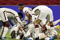 Ajax 1 2 Roma Ibanez Stunner Gives Serie A Side The Edge