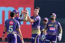 Ipl 2021 Gill Stays Relaxed And Takes The Game On Cummins