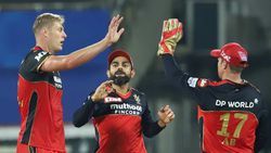 Ipl 2021 Rcb Vs Kkr Kyle Jamieson Picks The Brains Of Ab Virat Kohli Glenn Maxwell